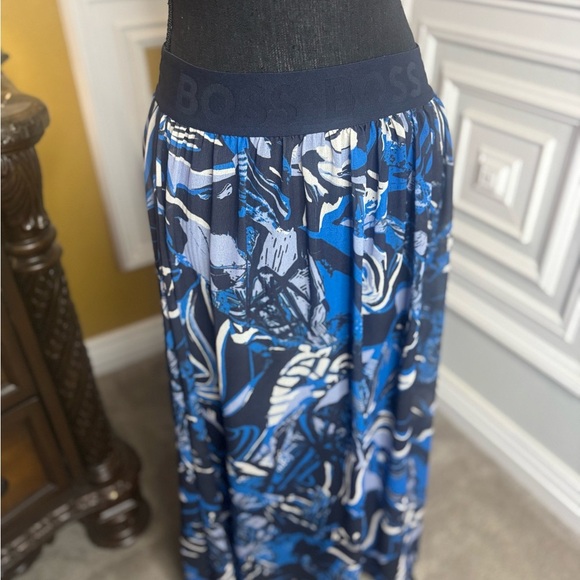 BOSS RTR
Vapliso Skirt Blue Abstract Print Women's Skirt - Picture 10 of 17